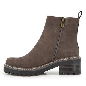 Brand new Chelsea boot size 6